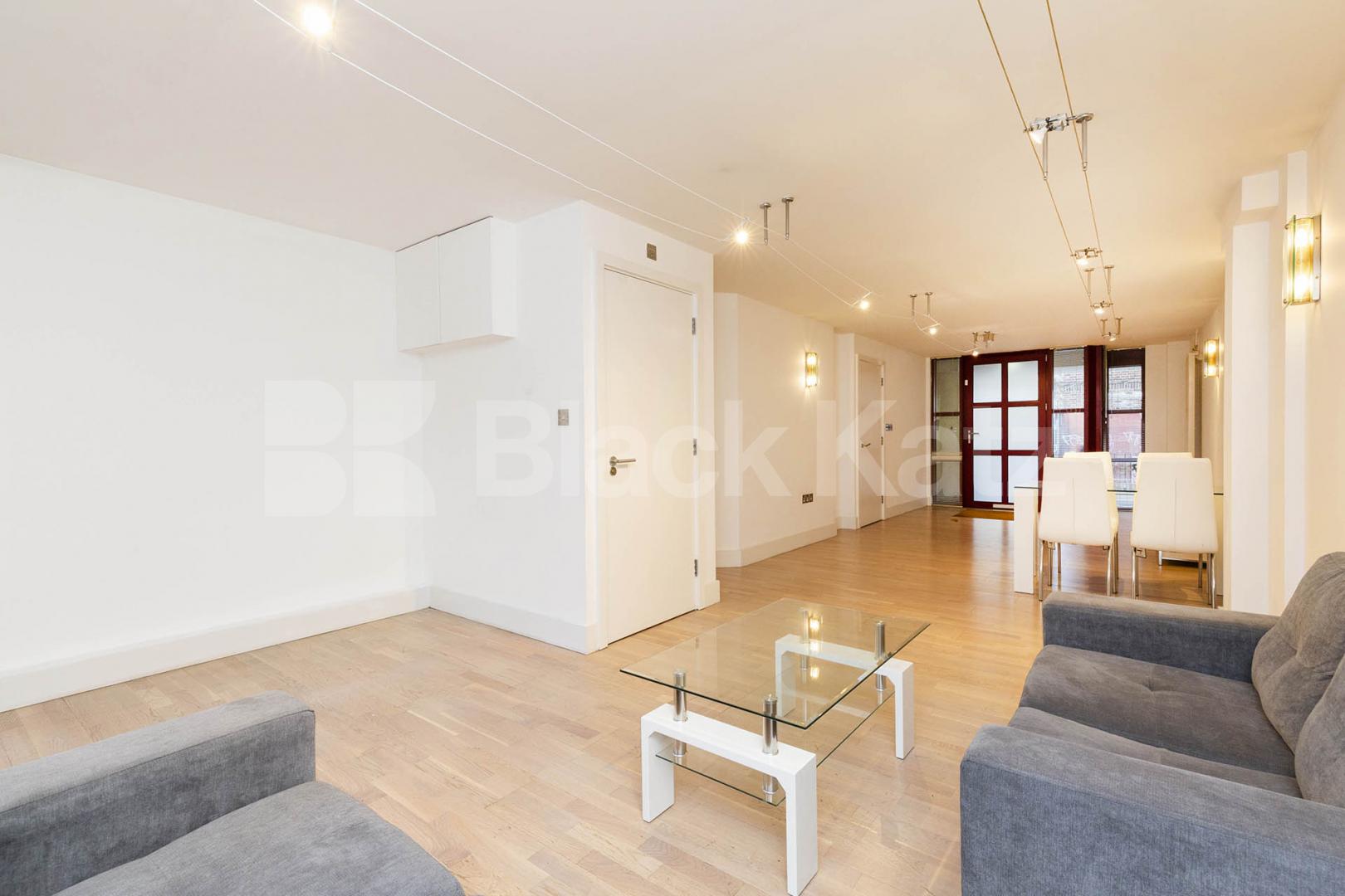 Split level modern and spacious 2 bed 2 bath in the shoreditch area  Quaker Street , Shoreditch 
